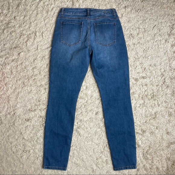 cAbi Distressed Skinny Curvy Medium Wash Jeans Size 8 in EUC - Picture 9 of 11